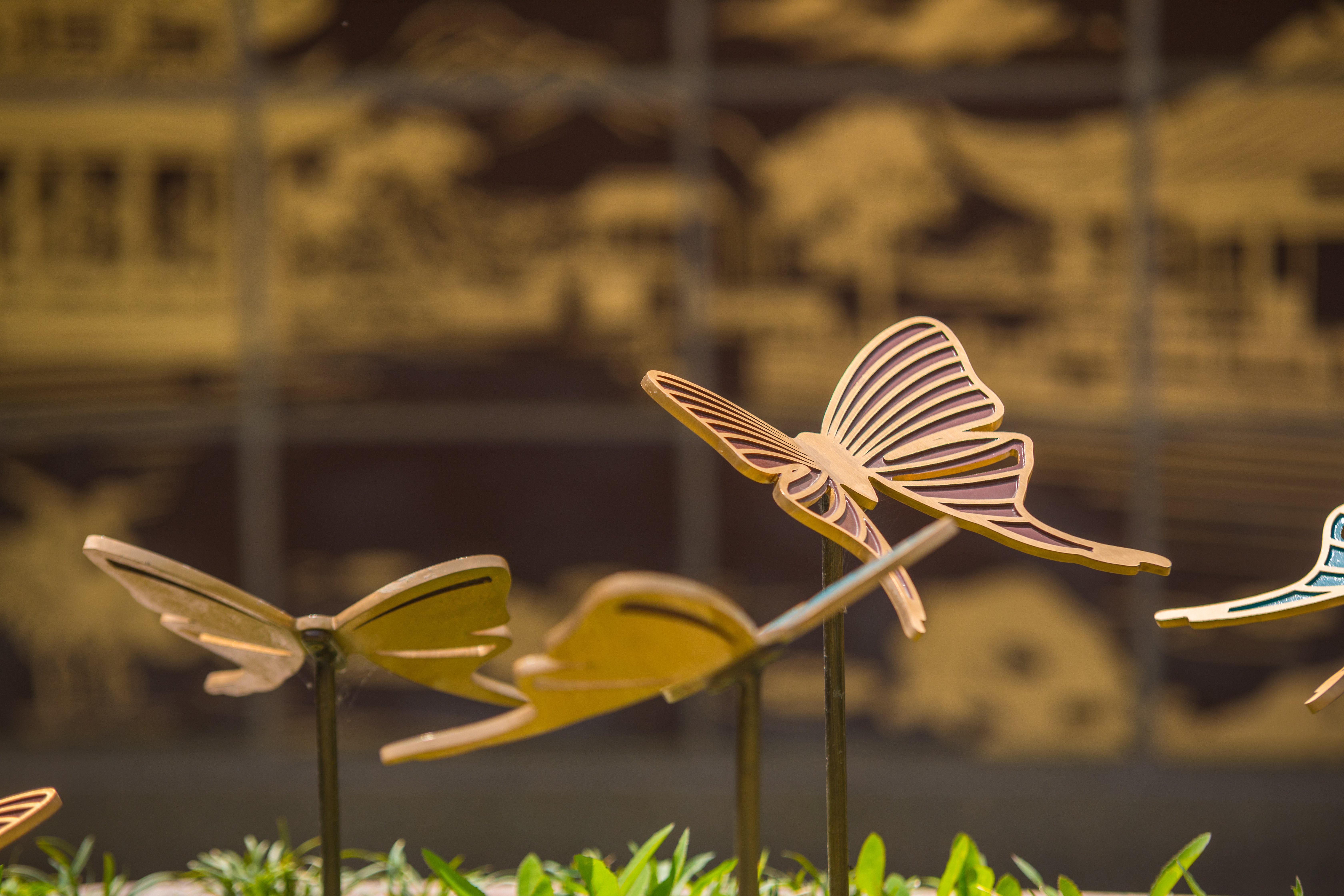 青铜灵韵：栖于墓碑的永恒之舞